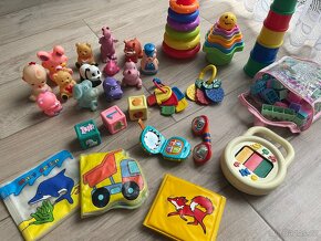 Mix hraček 28 kusů - 10