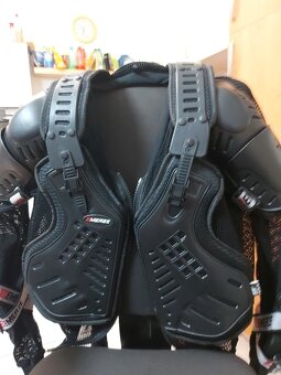 chránič těla značky EMERZE - 10