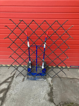 Mříže dva kusy kovové svařované okenní za 3.000 kč - 10