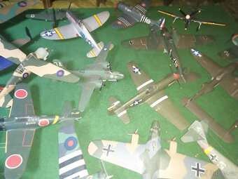 Sbírka hotových plastikových modelů - 10