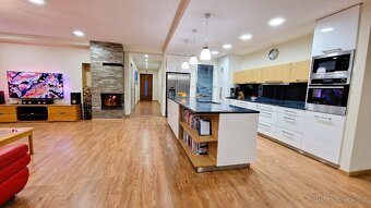 Prodej domu 304 m² s pozemkem 1243 m² - 10