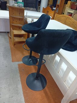 Prodám 2 x otáčecí zvedací hezké barové židle. - 10