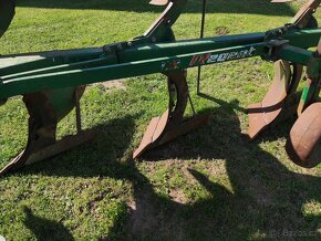 Čtyřradličný pluh obracák - 10