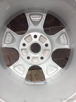 Škoda Octavia 2,3 Alu kola Elegance Mám 5ks - 10