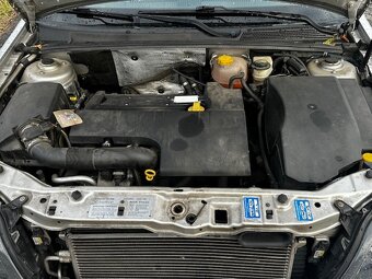 Opel Vectra 2.2GTS automat, r.2003, STK, klima - 10