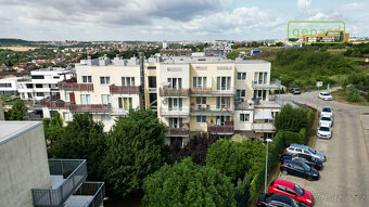 Prostorný a moderní byt 3+kk s velkou terasou - 10