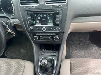 Volkswagen Golf - 10