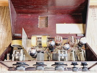 Starožitné rádio, truhlička, 4 lampovka, cca 1926 - 10