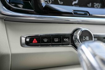 Volvo V90 T8 Inscription 299 koní - 10