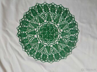 Ručně háčkované bavlněné naškrobené dečky 35 - 38 cm - 10