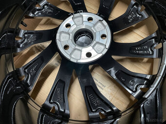 SUPERB 4, 3 NOVÁ ZIMNÍ ALU HELIX BLACK 235/40/19 R.V 2024 - 10