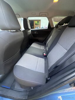 Toyota Auris 1.8 hybrid kombi - 10