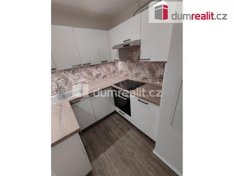 Světlý byt 2+1 po kompletní rekonstrukci, 46 m2 + komora, 20 - 10