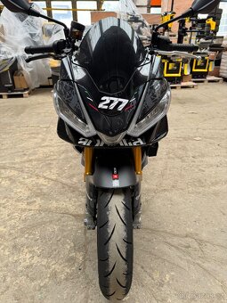 Aprilia Tuono V4 Factory - 10