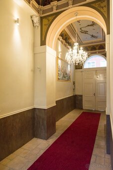 Pronájem bytu 1+kk, 37 m²-Karlovo náměstí, Praha - od - 10