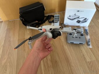 Dron DJI Mini 3 Fly More Combo šedý - 10