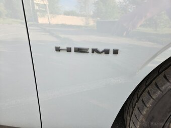 Dodge Challenger 5.7 Hemi NEHAVAROVANÉ - 10