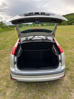 Ford Focus 1.6 hatchback - 10
