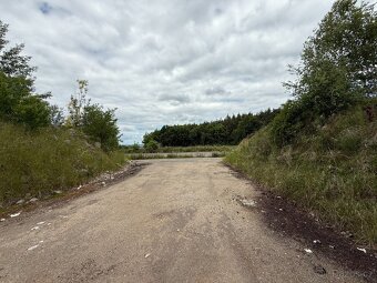 VYASFALTOVANÝ POZEMEK 3.531m2 PRO AUTOKEMP dálnice D5 EXIT93 - 10