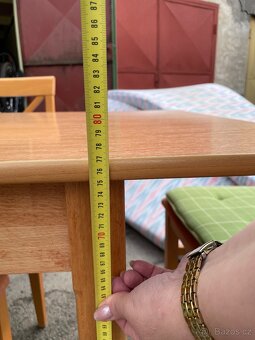 Jídelní stůl a 4ks židlí z masivu - 10