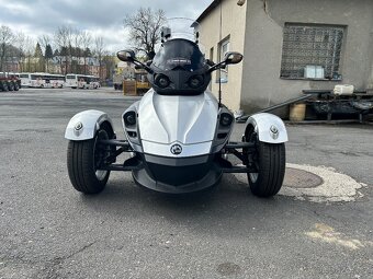 Can-am   Spyder - 10