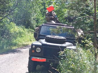 Land Rover Defender 90 - 10