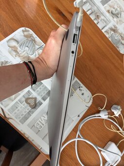 MacBook Air 13-inch, 2017 - 10