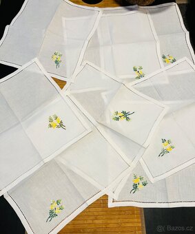 Francouzský plátěný, vyšívaný ubrus (mimóza)+ ubrousky - 10