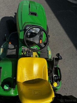Profesionální žací traktor JOHN DEERE X950R - 10