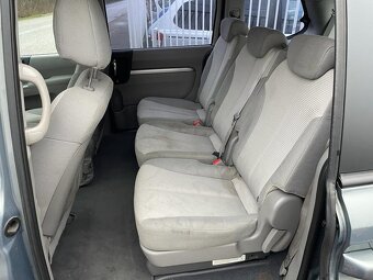 Kia Carnival 2,9Crdi - 10