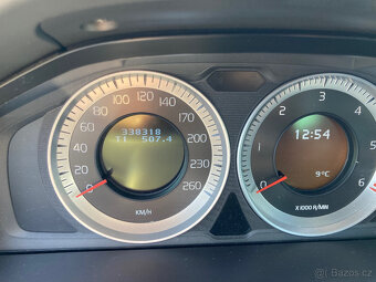 Volvo XC60 2,0 D4 5VÁLEC 120KW MAN 2WD NAVI ČR SPZ SERVISOVA - 10