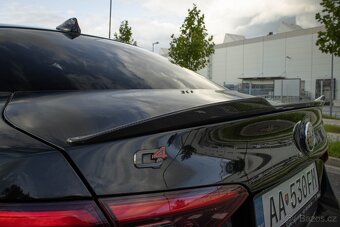 Alfa Romeo Giulia 2.0 AWD VELOCE Ti Q4 / AJ NA SPLÁTKY / - 10
