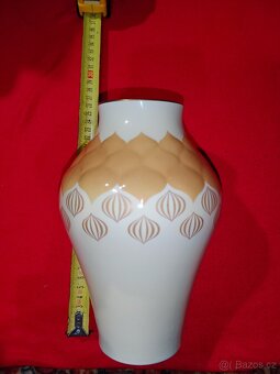 Vázy 31 ks - skleněné, porcelánové a mosazné - 10