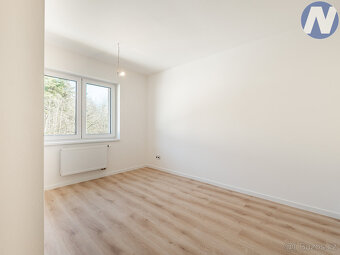 Moderní řadový dům( č.4) 5+KK s garáží a zahradou v Horní Bř - 10