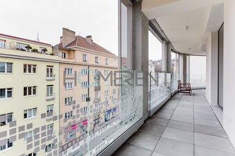 Stylový a prostorný byt 4+kk s panoramatickou lodžií, Praha - 10