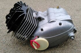 starý závodní motor jawa čz kývačka pérák MZ soutěžní scott - 10