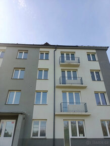 Pronajmeme bytovou jednotku 2+KK s menším balkónem - 10