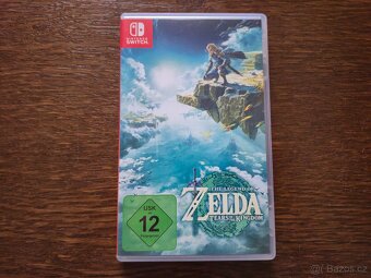 NINTENDO SWITCH OLED (bílá verze) + 4 HRY A CESTOVNÍ OBAL - 10