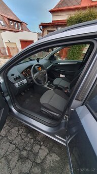 Prodám OPEL ASTRA H kombi - 10