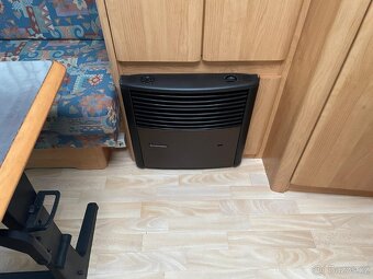 Hobby Excellent 450, 4 osoby, bojler, rozfuk, wc, stan - 10