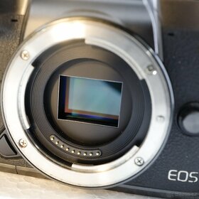 Canon EOS M5 24,2 Mpx pouze tělo, bez objektivu - 10
