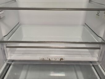 A+++ vestavná lednice 2-dvéřová dole velký mrazák - 10