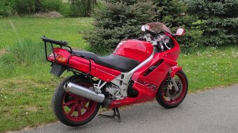 Honda VFR 750 F typ RC36 - 10