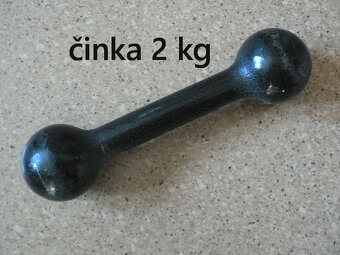 Vyřezávaný talíř, tepaný talířek, lžíce, činka, žiletky aj. - 10