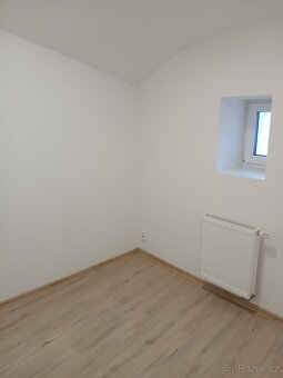 Pronajmu rodinný dům po rekonstrukci - 10