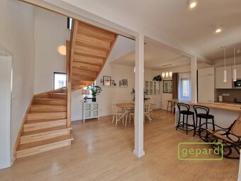 Prodej rodinného domu s prosperujícím ubytováním Airbnb – Ka - 10