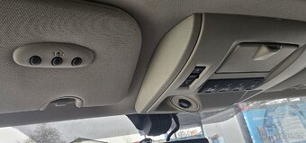 Chrysler town and country - 10