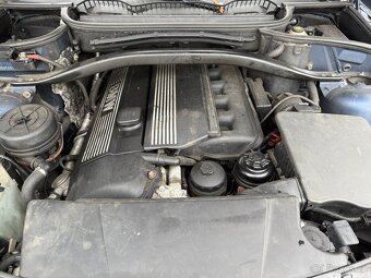 BMW X3 e83 3.0i M54 díly mystic blau - 10