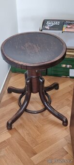 PIANO ZNAČKA BROŽ + otočná stolička - 10