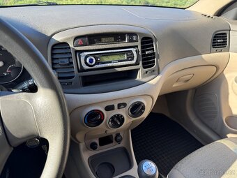 Hyundai Accent 1,4i 71KW, NOVÁ STK, TAŽNÉ, MANUÁL - 10